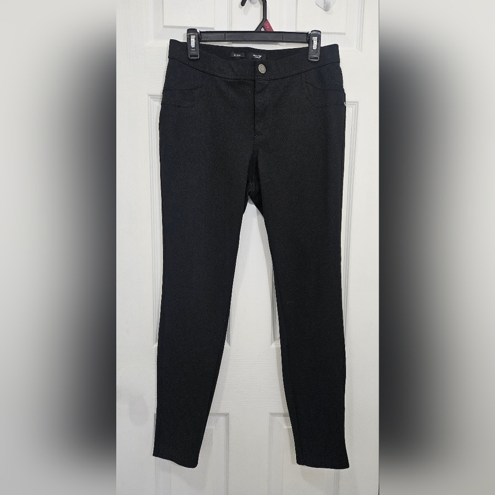 Vera Wang Skinny Leg Black Pants